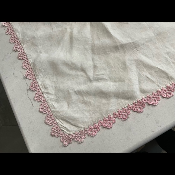 Embroidered table linen - Picture 5 of 7